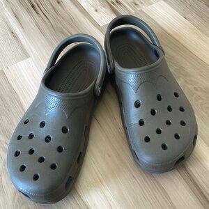 Men’s Crocs. XXL/12. Brown.